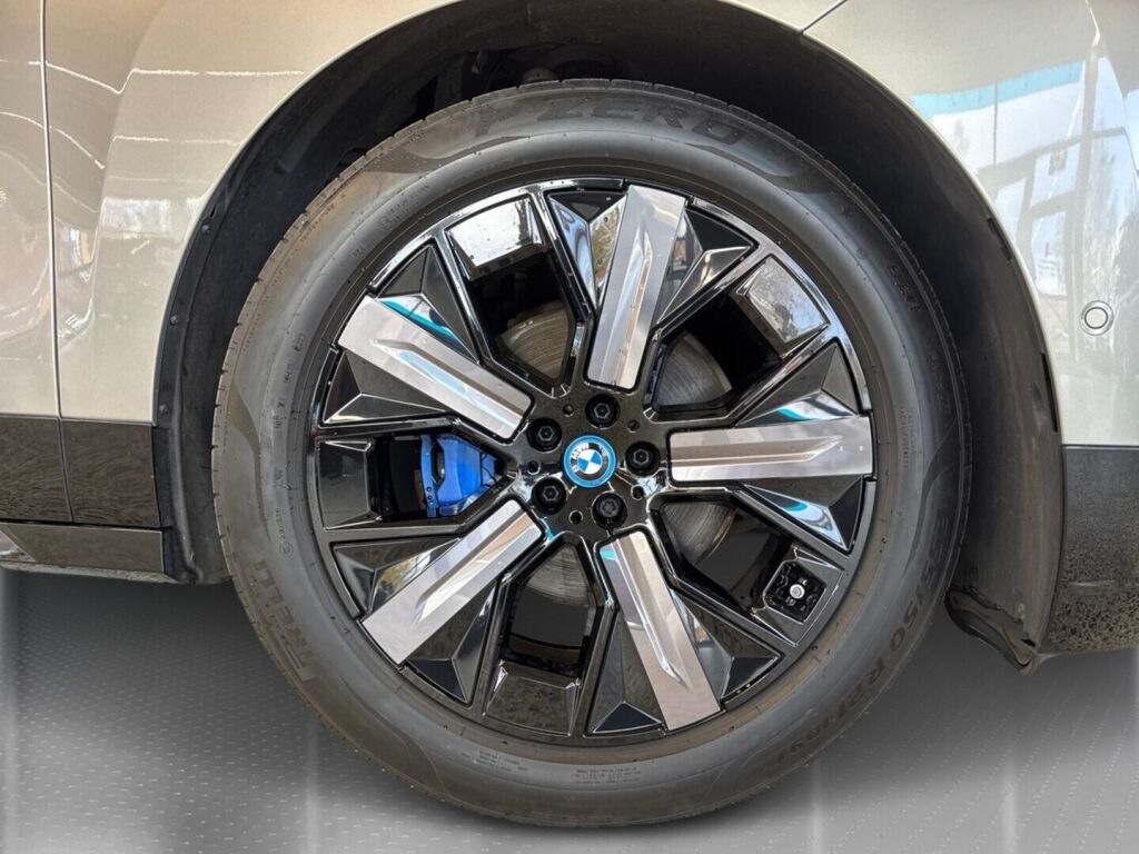 BMW iX 2023 Harmaa (Oxide Grey II Metallic)