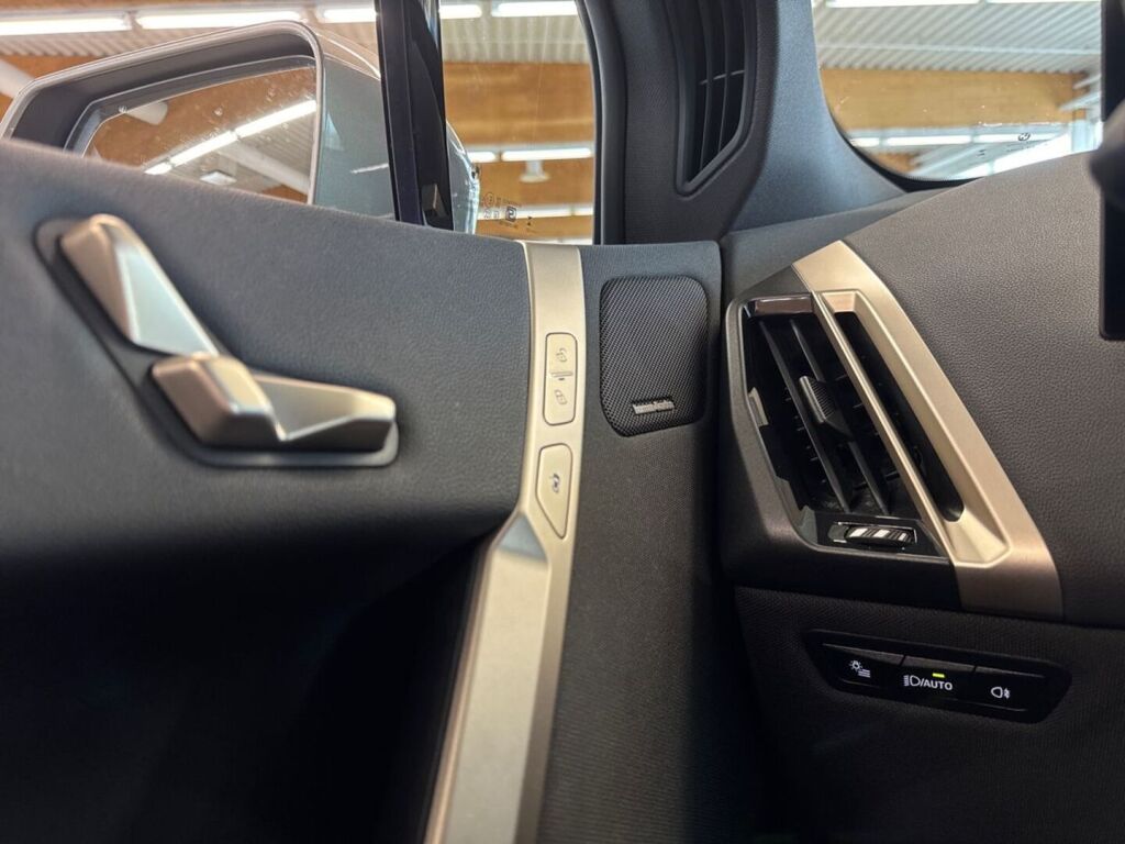 BMW iX 2023 Harmaa (Oxide Grey II Metallic)