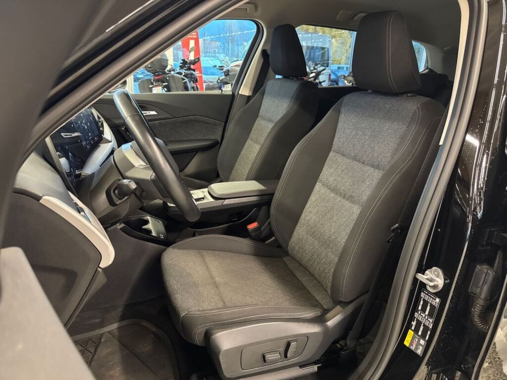 BMW iX1 2023 Musta