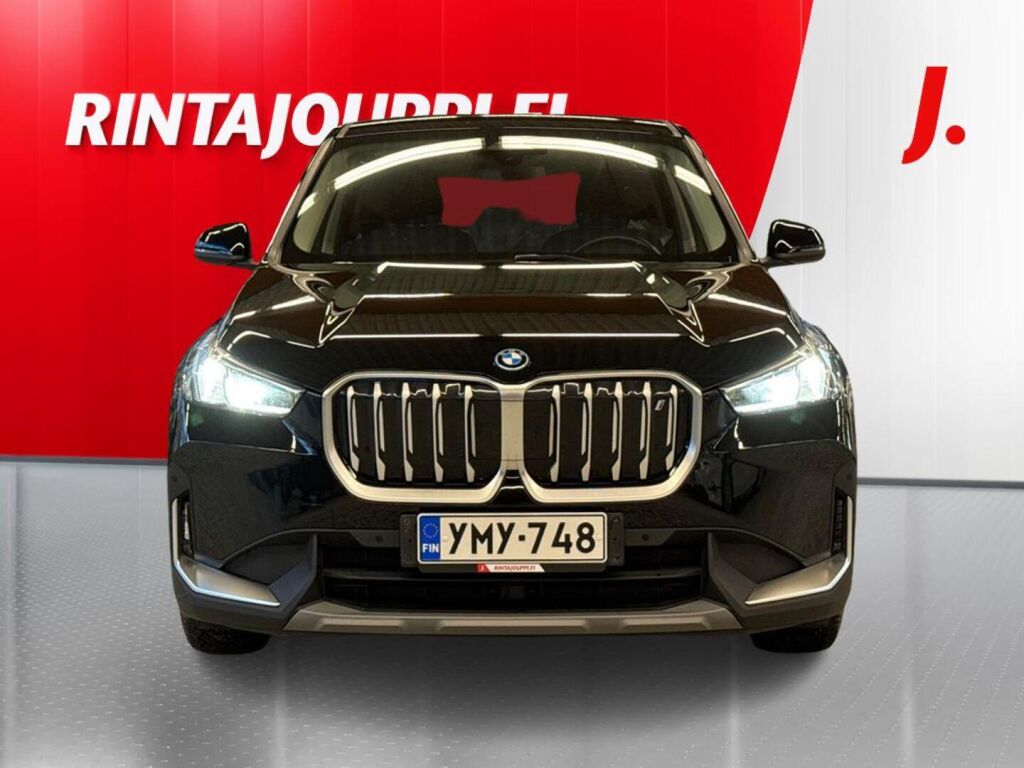 BMW iX1 2023 Musta