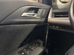BMW iX1 2023 Musta
