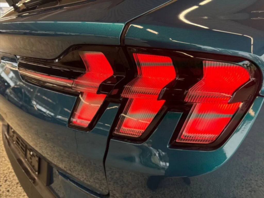 Ford Mustang Mach-E 2026 Sininen