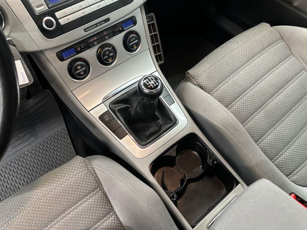 Volkswagen Passat 2008 Ruskea (beige)