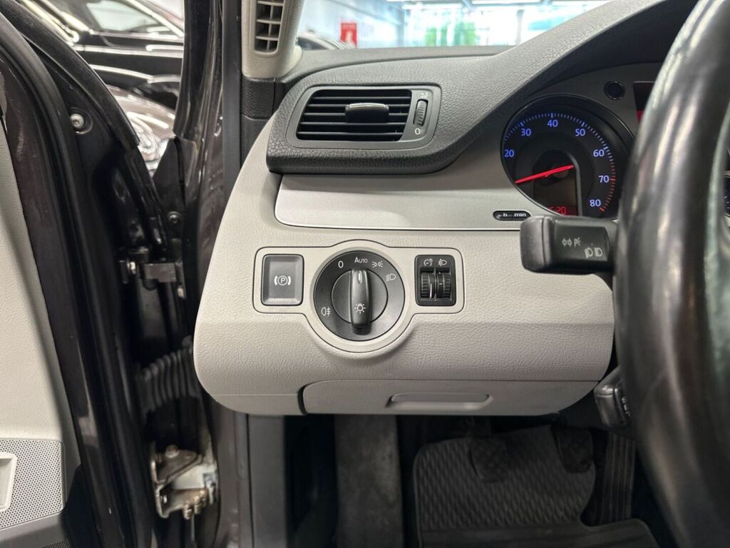 Volkswagen Passat 2008 Ruskea (beige)