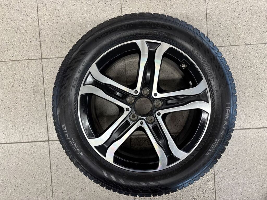 Mercedes-Benz EQB 2023 Musta