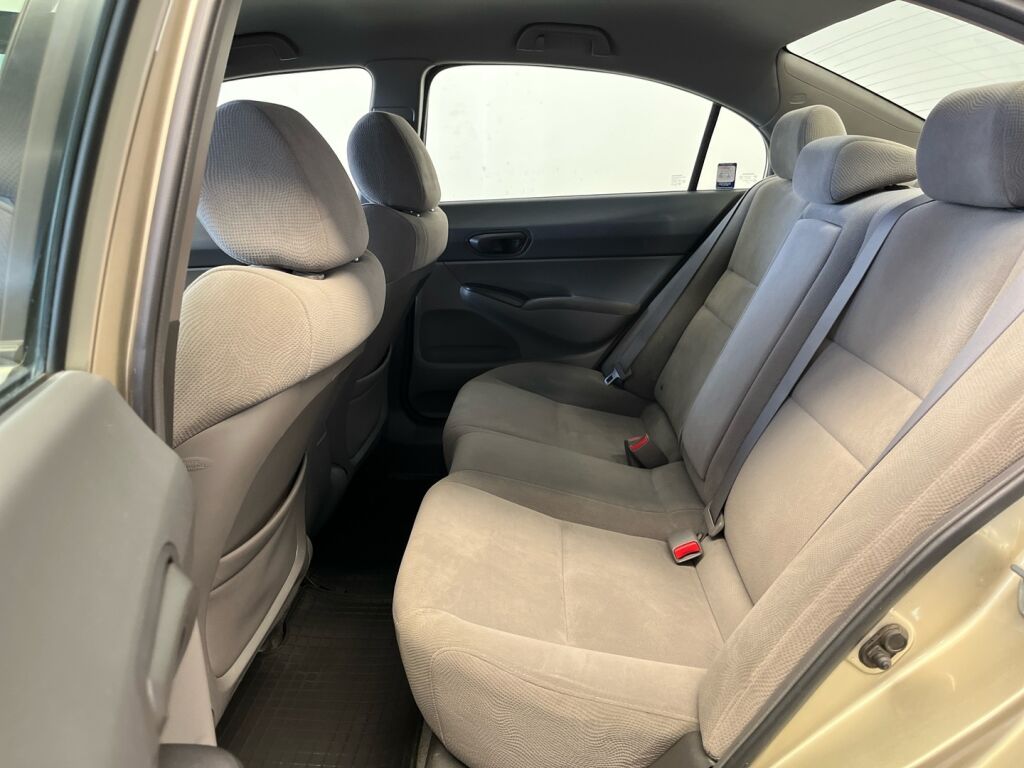 Honda Civic 2008 Ruskea (beige)