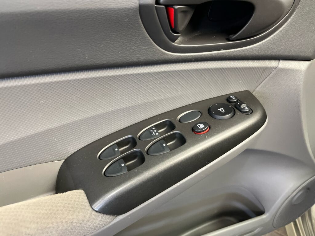 Honda Civic 2008 Ruskea (beige)