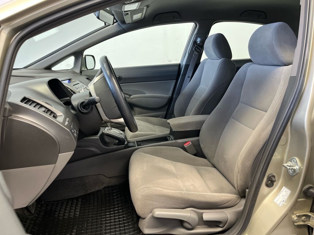 Honda Civic 2008 Ruskea (beige)