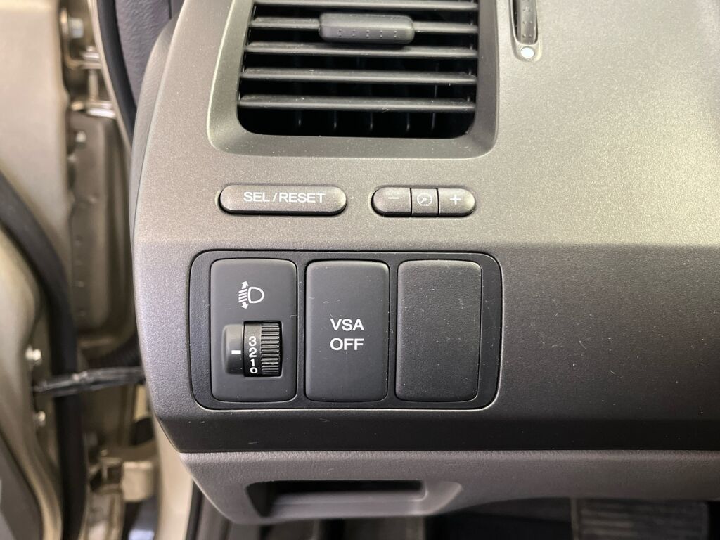 Honda Civic 2008 Ruskea (beige)