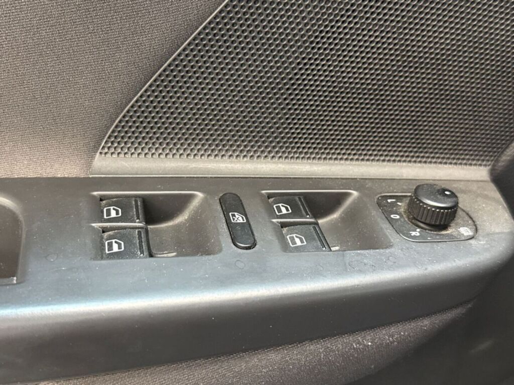 Volkswagen Golf 2008 Musta