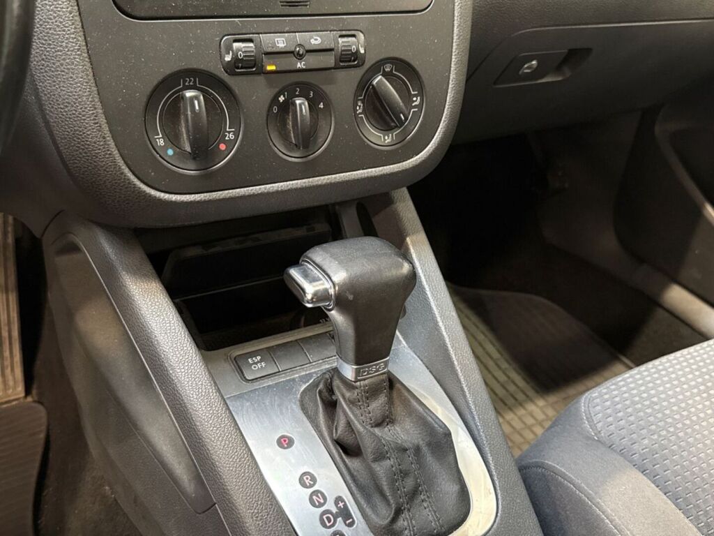 Volkswagen Golf 2008 Musta