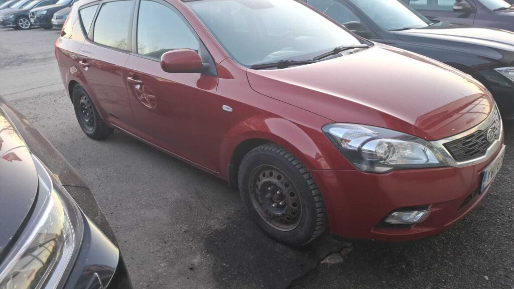 Kia Ceed 2010 Punainen