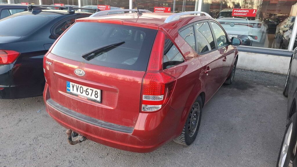 Kia Ceed 2010 Punainen