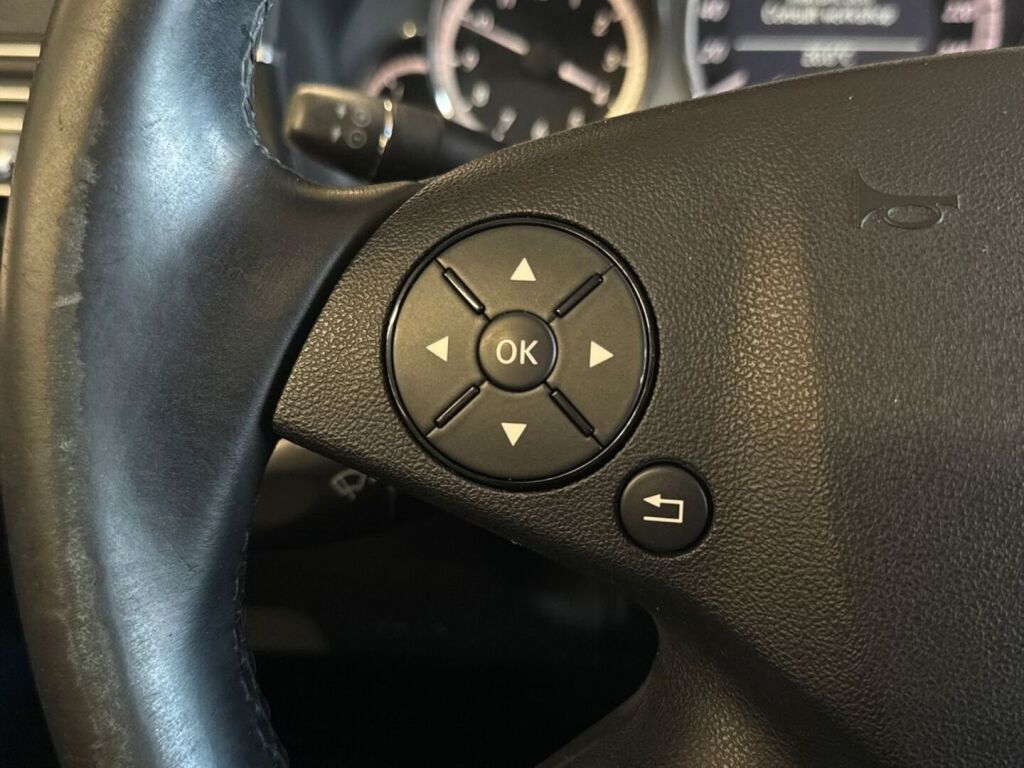 Mercedes-Benz E 2009 Musta