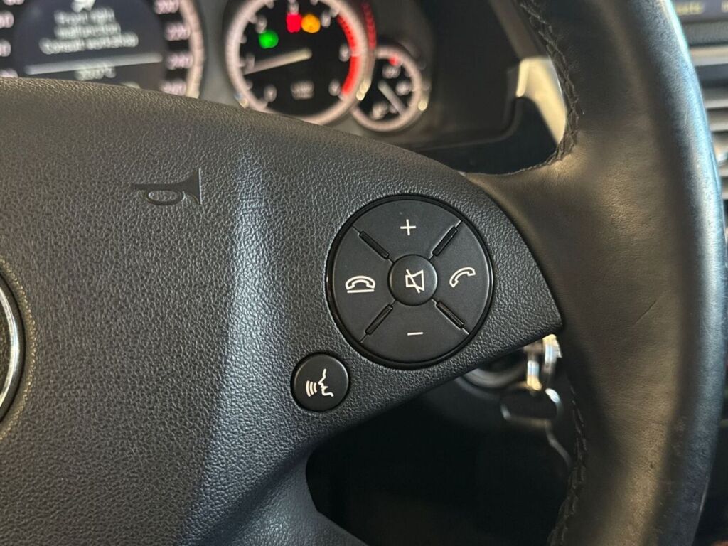 Mercedes-Benz E 2009 Musta