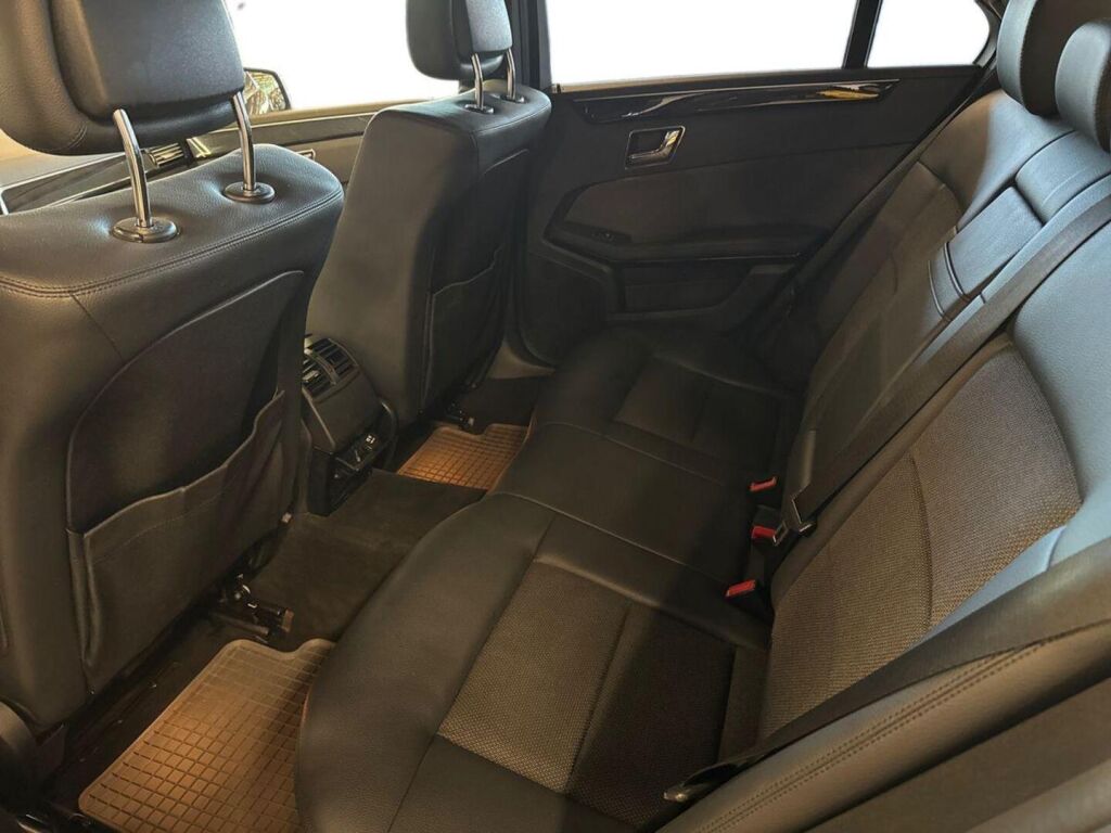 Mercedes-Benz E 2009 Musta