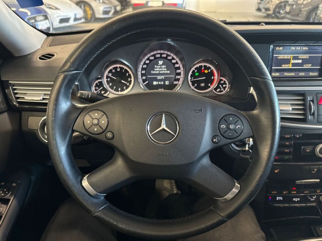 Mercedes-Benz E 2009 Musta