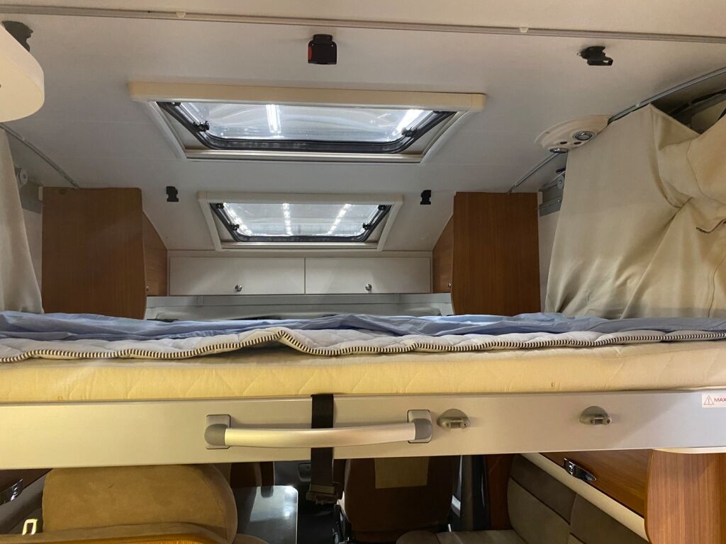 Adria MATRIX M 680SP 2010 Valkoinen