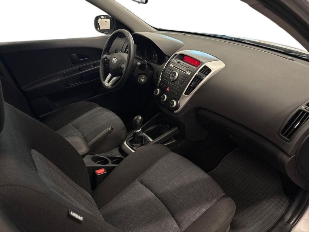 Kia Ceed 2010 Hopea