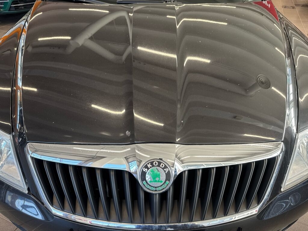 Skoda Octavia 2010 Musta