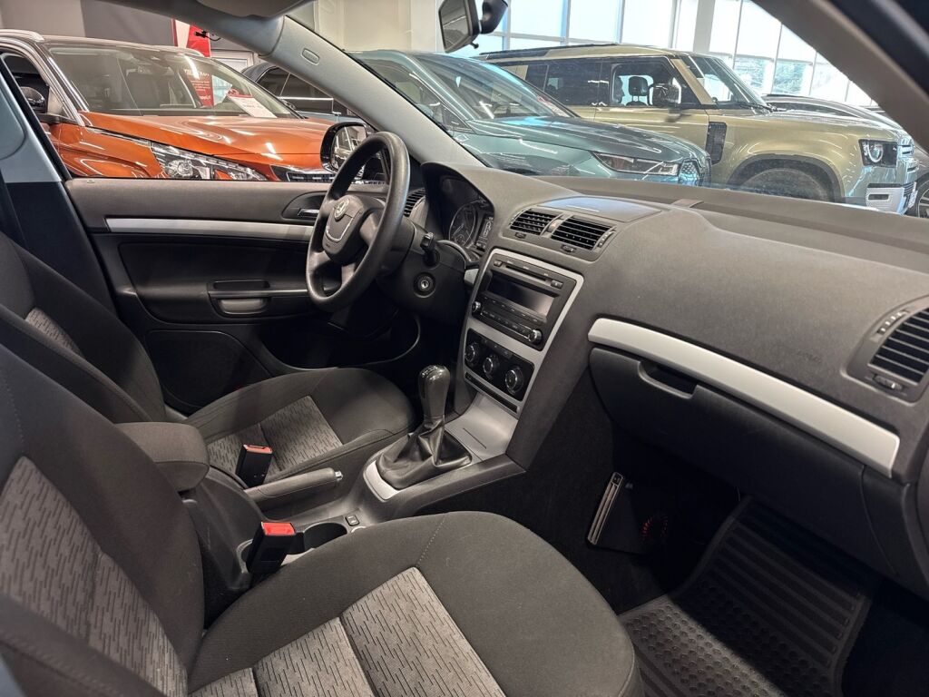 Skoda Octavia 2010 Musta