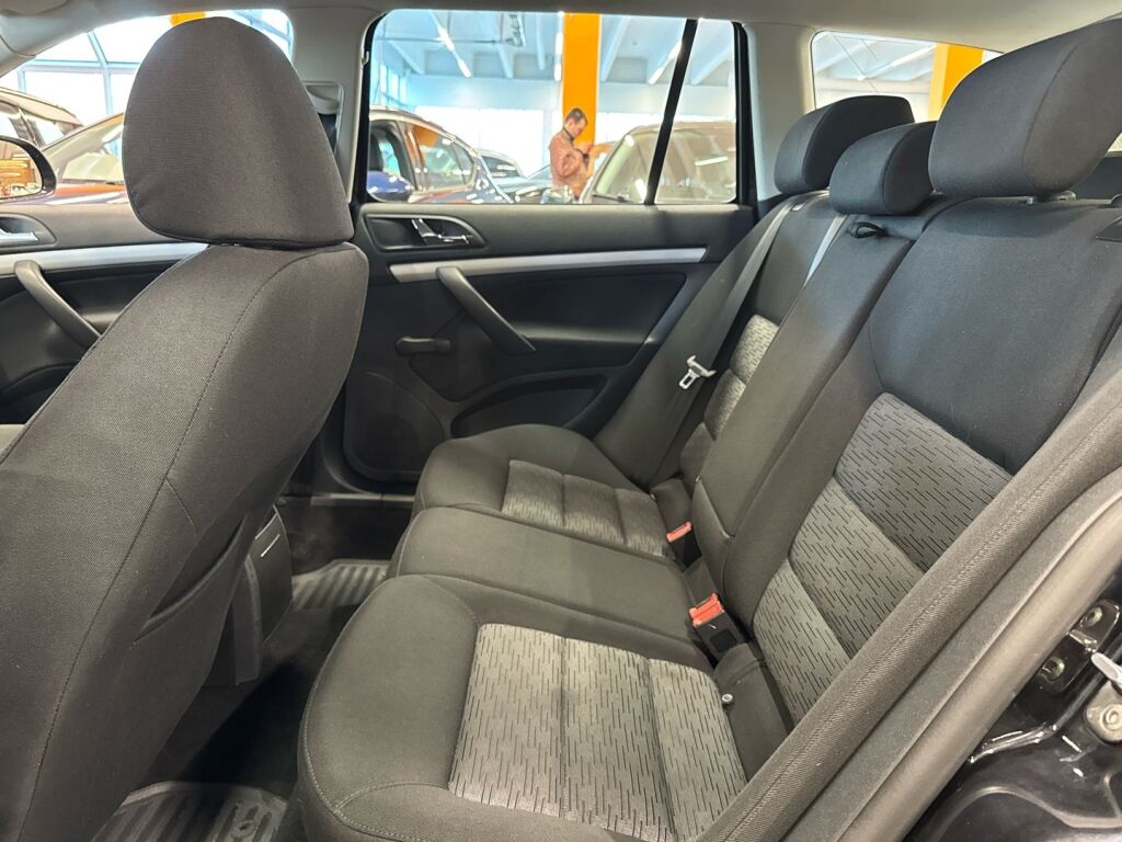 Skoda Octavia 2010 Musta