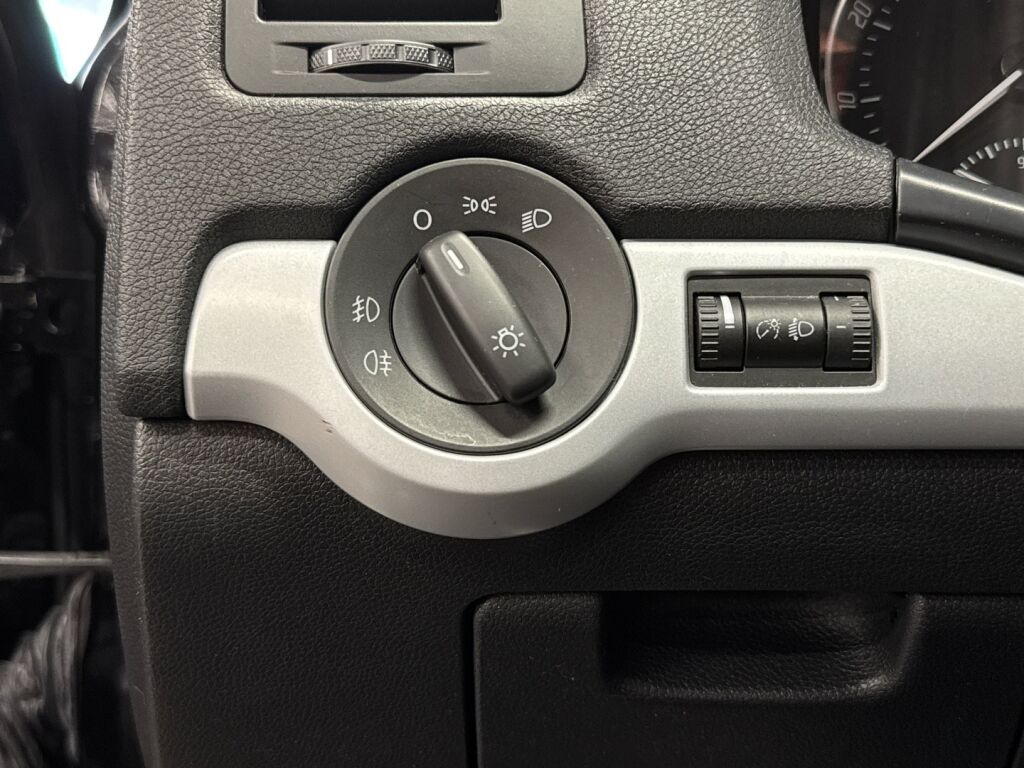 Skoda Octavia 2010 Musta