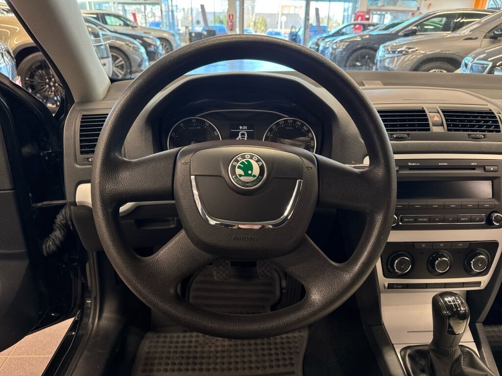 Skoda Octavia 2010 Musta