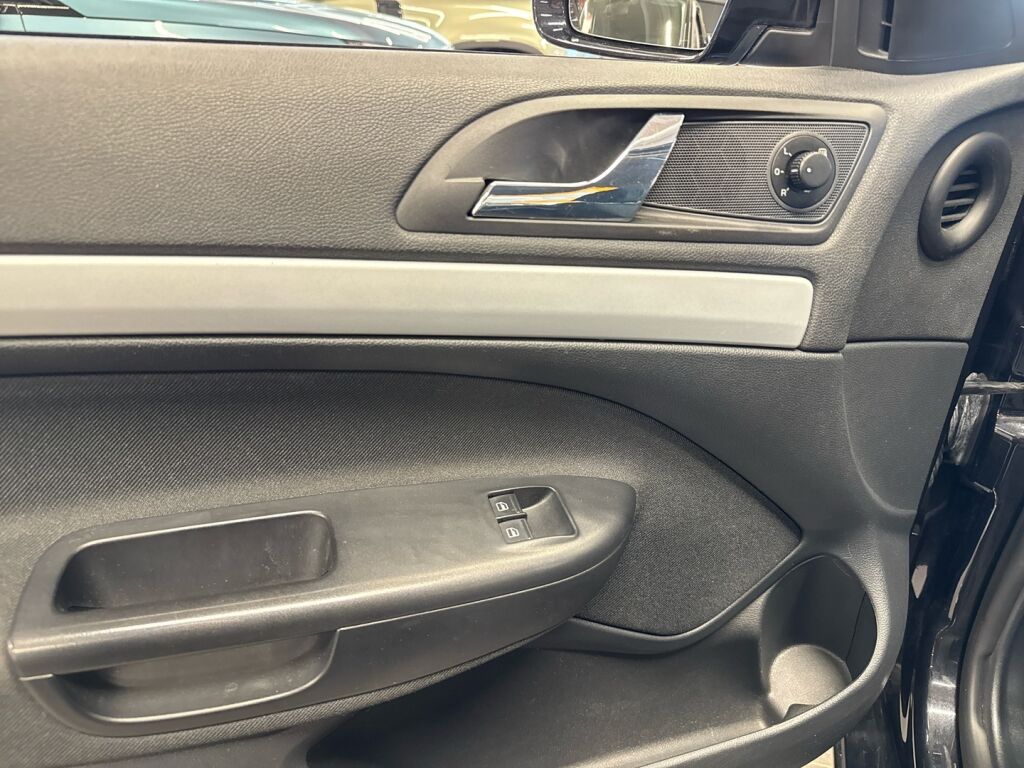 Skoda Octavia 2010 Musta