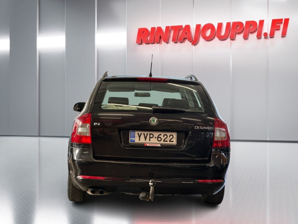 Skoda Octavia 2010 Musta