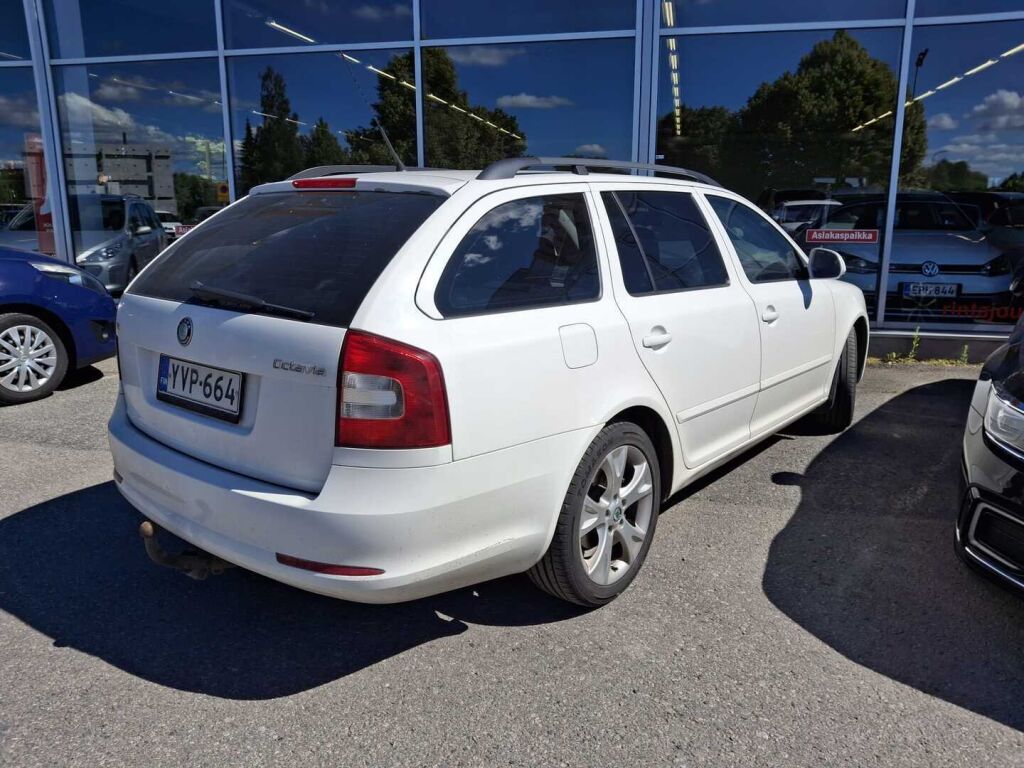 Skoda Octavia 2010 Valkoinen