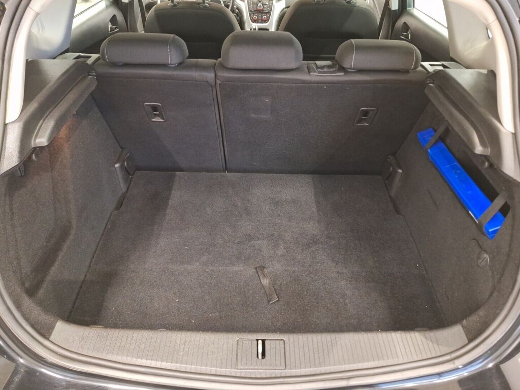 Opel Astra 2010 Musta