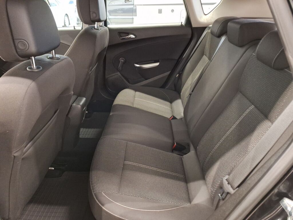 Opel Astra 2010 Musta