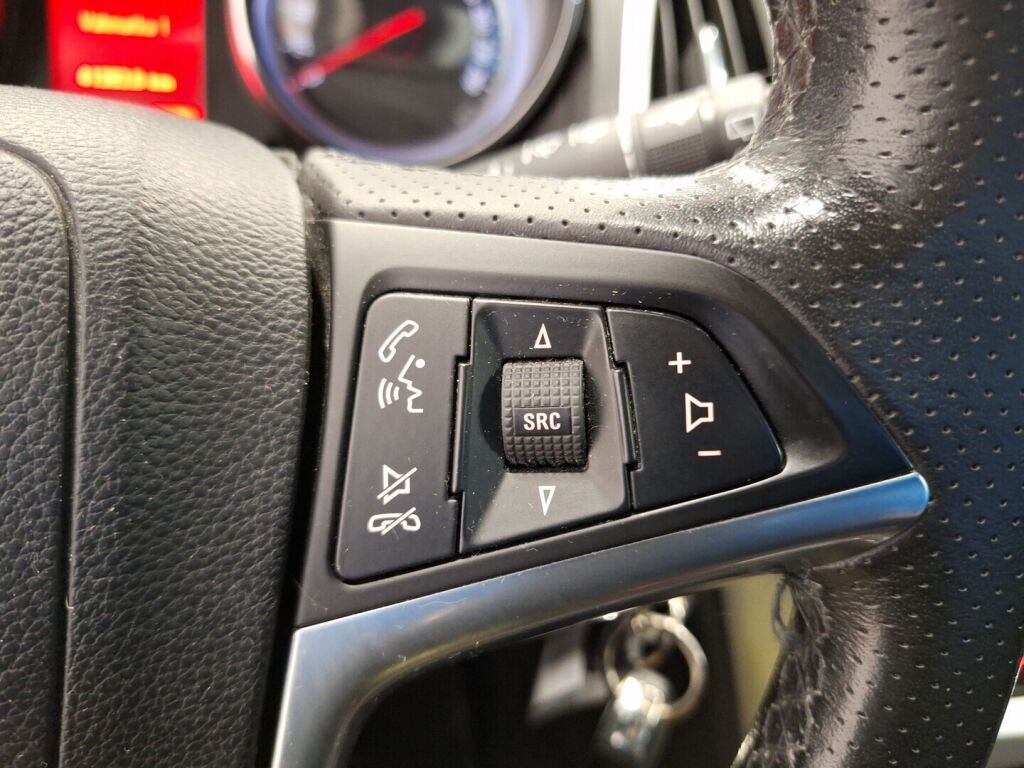 Opel Astra 2010 Musta