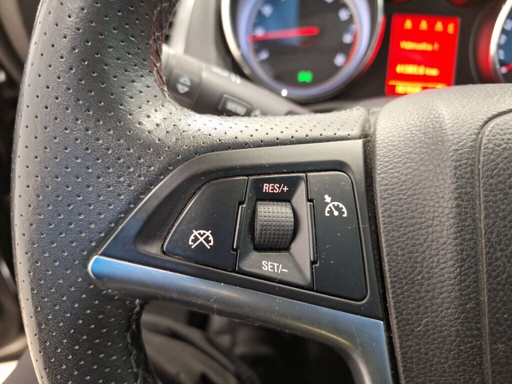 Opel Astra 2010 Musta