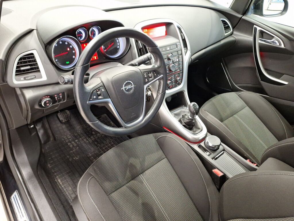 Opel Astra 2010 Musta