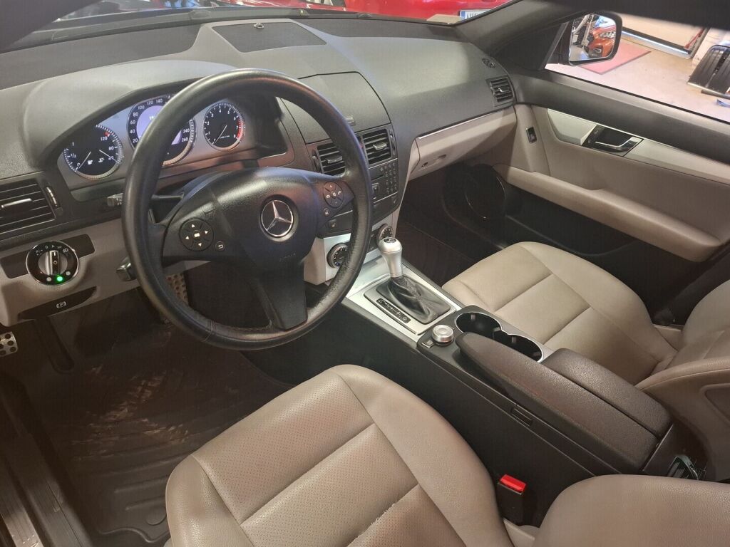 Mercedes-Benz C 2008 Musta