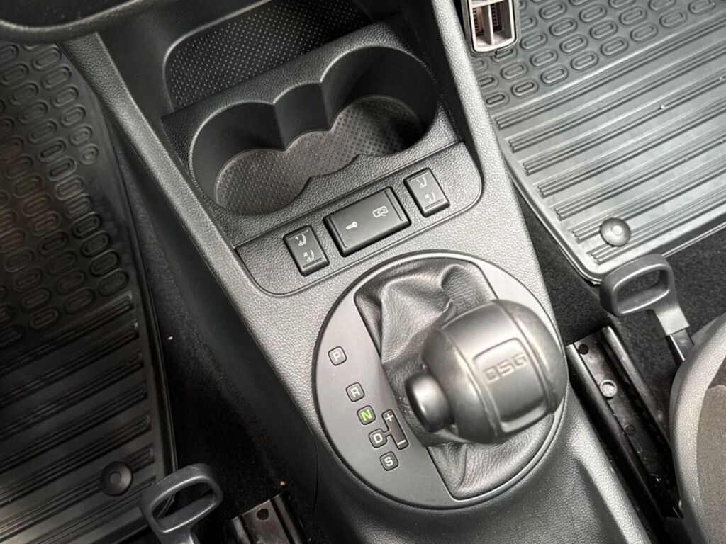 Skoda Fabia 2010 Musta