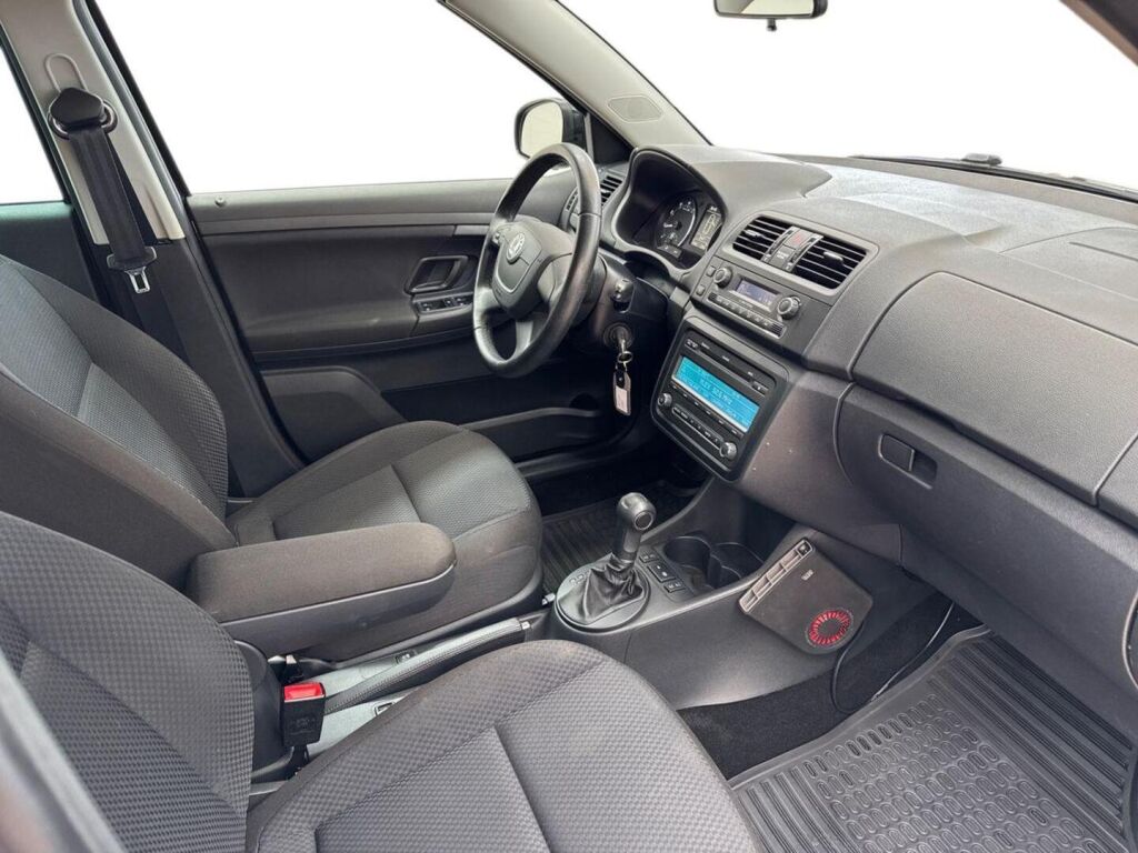 Skoda Fabia 2010 Musta