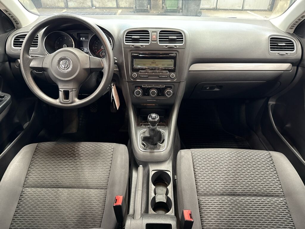 Volkswagen Golf 2010 Musta