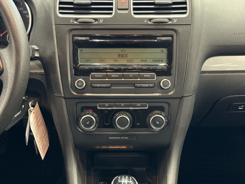 Volkswagen Golf 2010 Musta