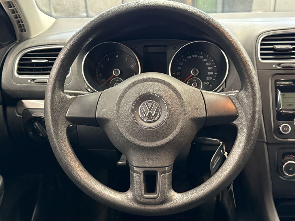Volkswagen Golf 2010 Musta