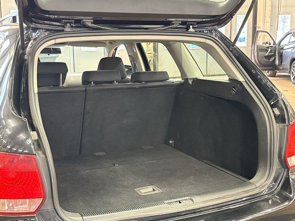 Volkswagen Golf 2010 Musta