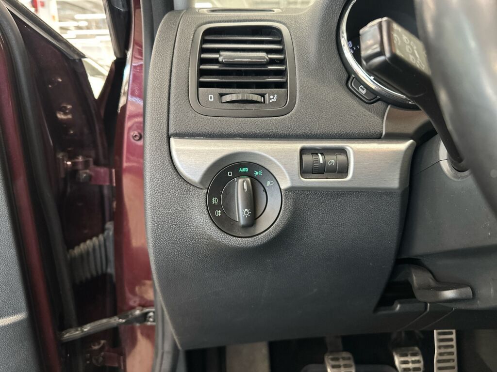 Skoda Yeti 2011 Punainen