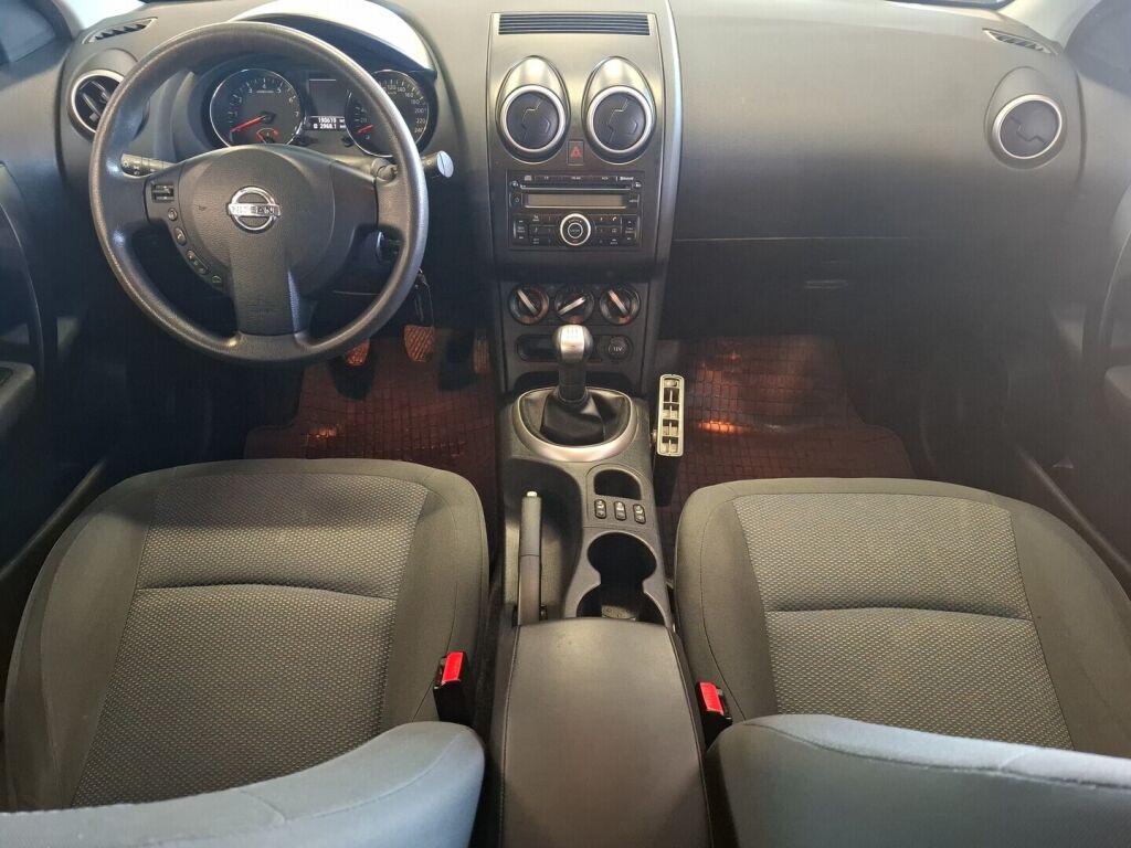 Nissan Qashqai 2010 Punainen