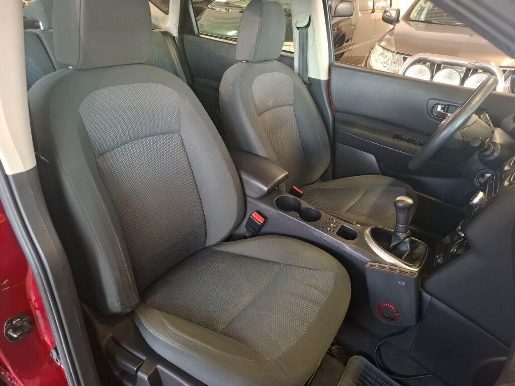 Nissan Qashqai 2010 Punainen