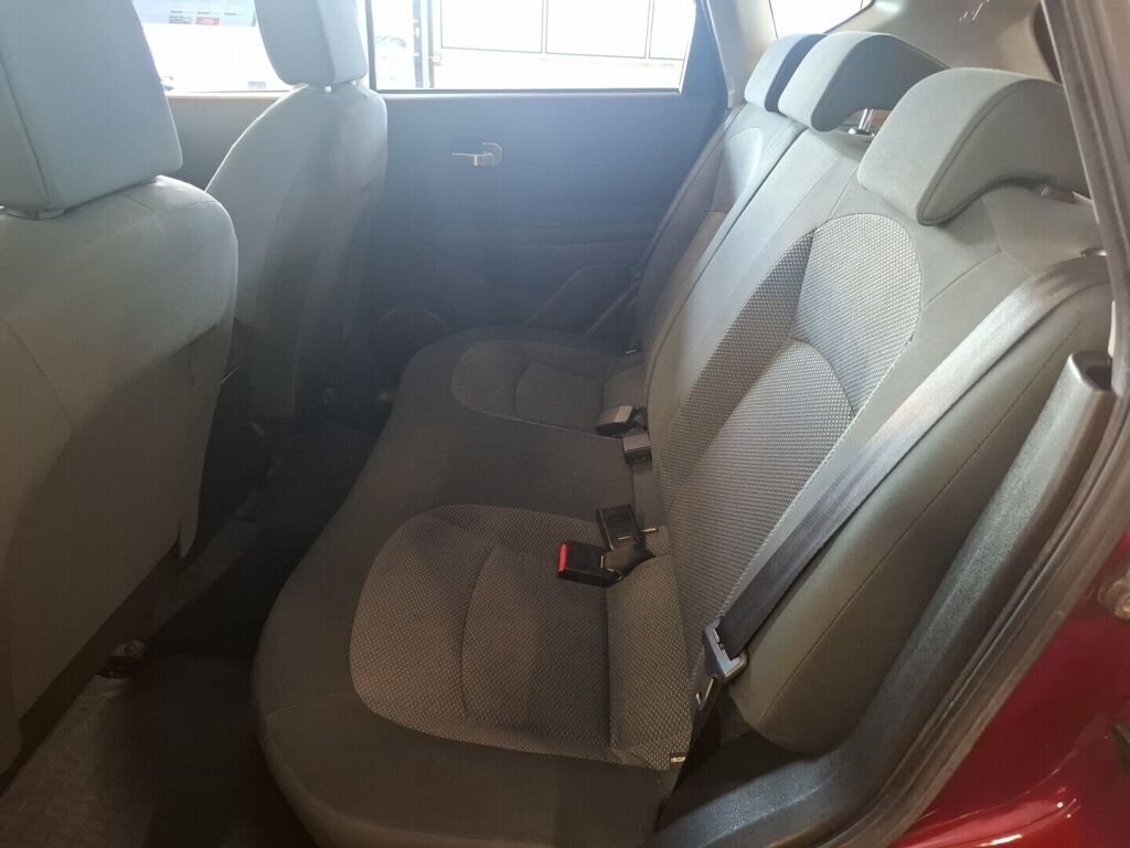 Nissan Qashqai 2010 Punainen