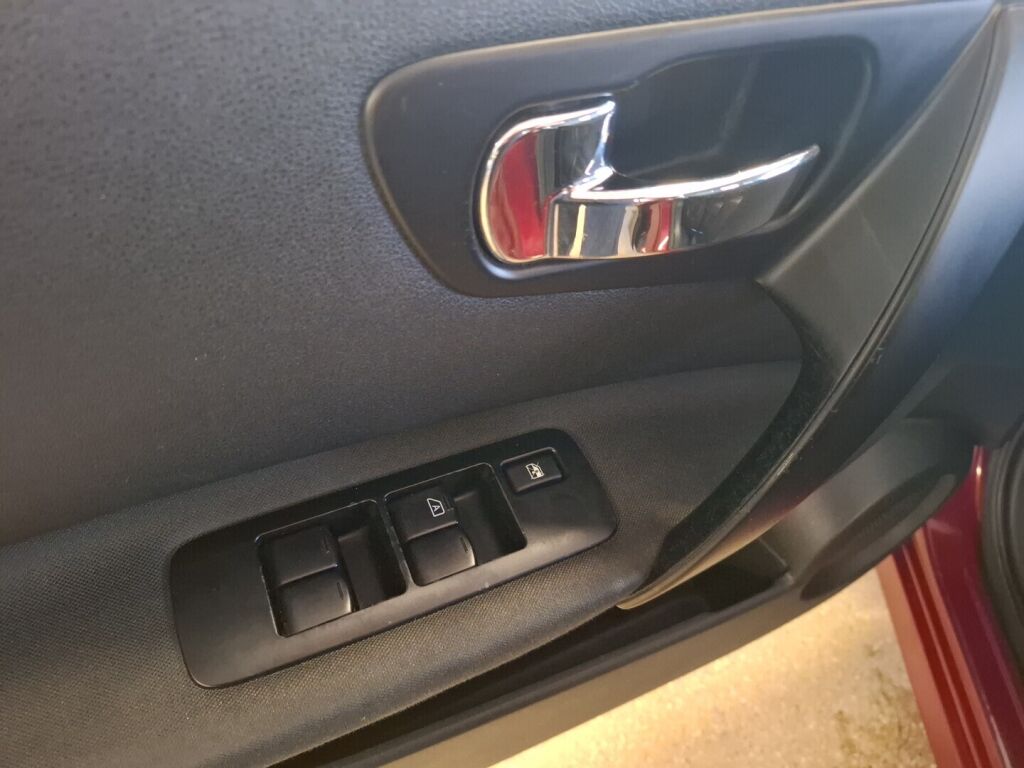 Nissan Qashqai 2010 Punainen