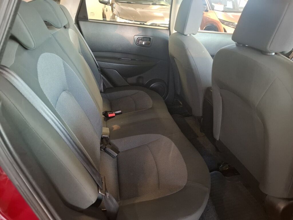 Nissan Qashqai 2010 Punainen