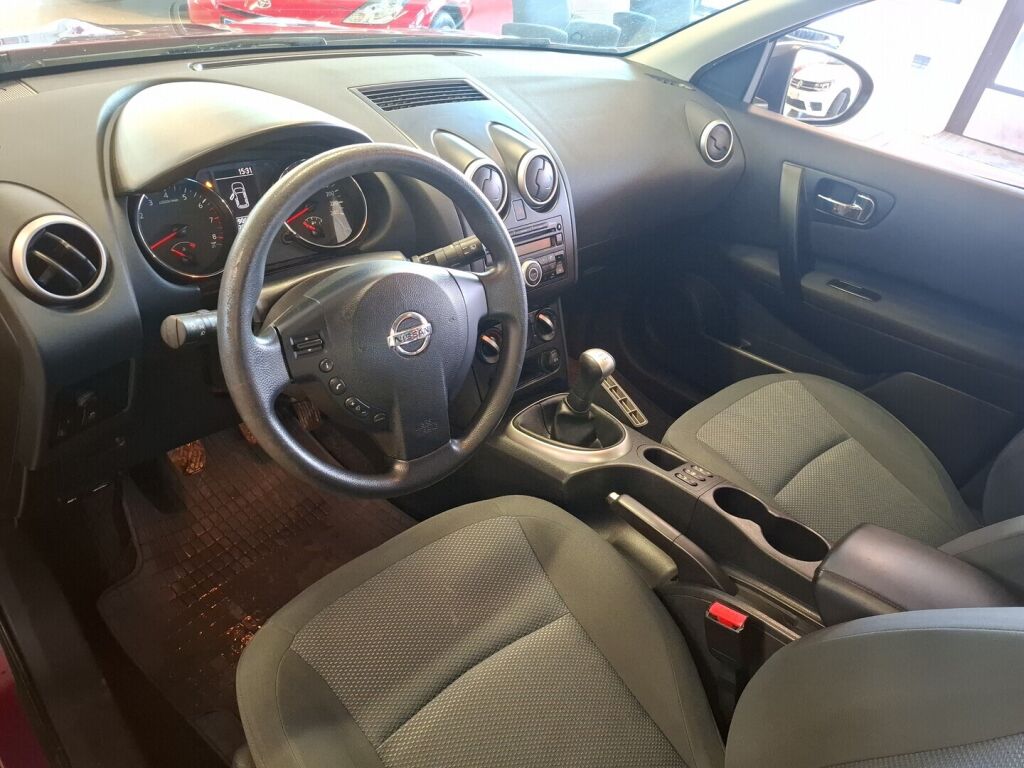 Nissan Qashqai 2010 Punainen